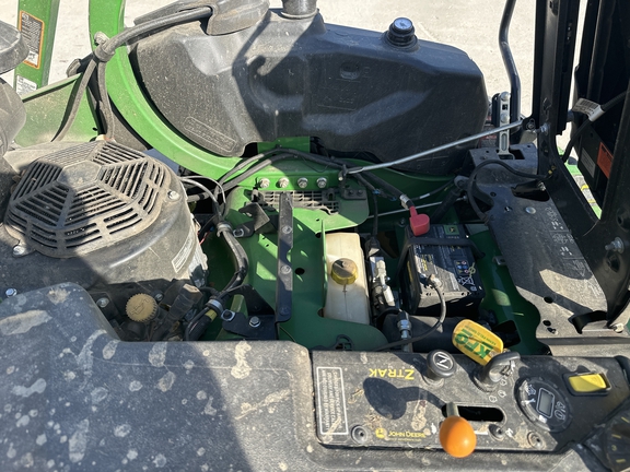 2023 John Deere Z950R Mower/Zero Turn