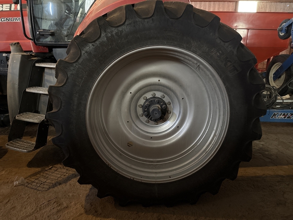 2011 Case IH Magnum 275 Tractor