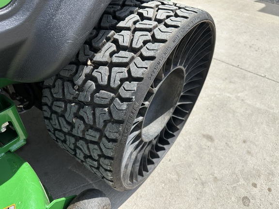 2022 John Deere Z930R Mower/Zero Turn