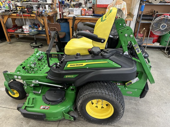 2023 John Deere Z950R Mower/Zero Turn