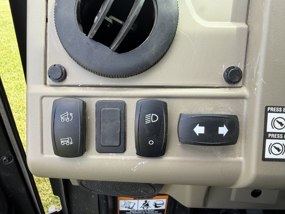 2023 John Deere XUV 835R ATV
