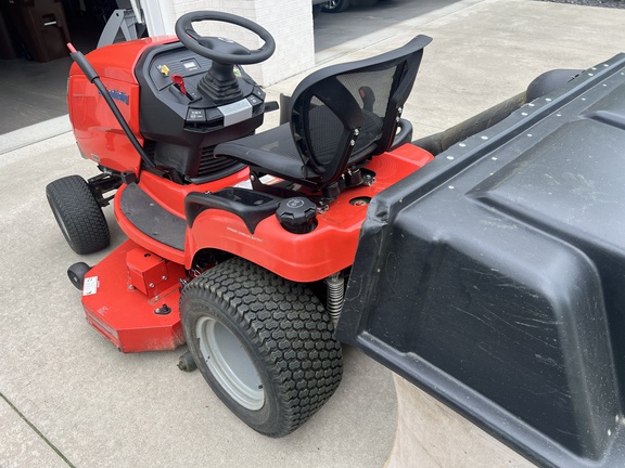 2016 Simplicity Broadmoor 25 Garden Tractor