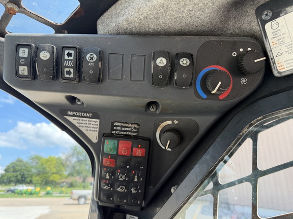 2019 John Deere 324G Skid Steer Loader