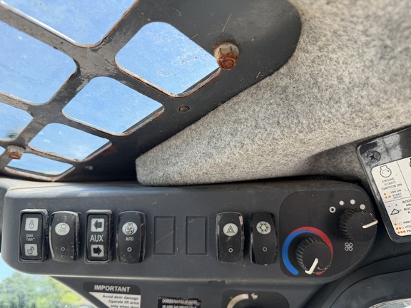 2019 John Deere 324G Skid Steer Loader