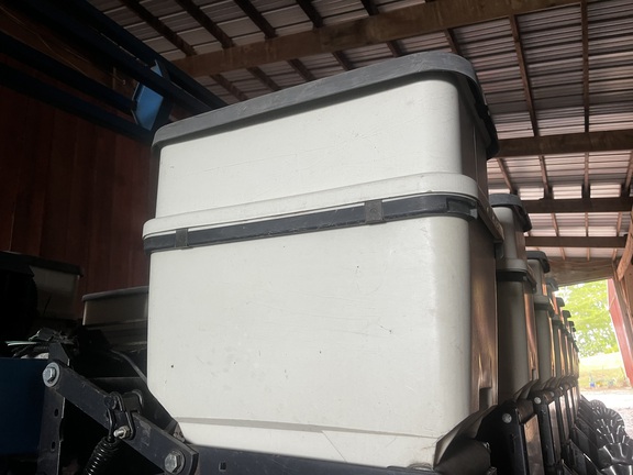 2001 Kinze 3600 Planter