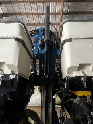 2001 Kinze 3600 Planter