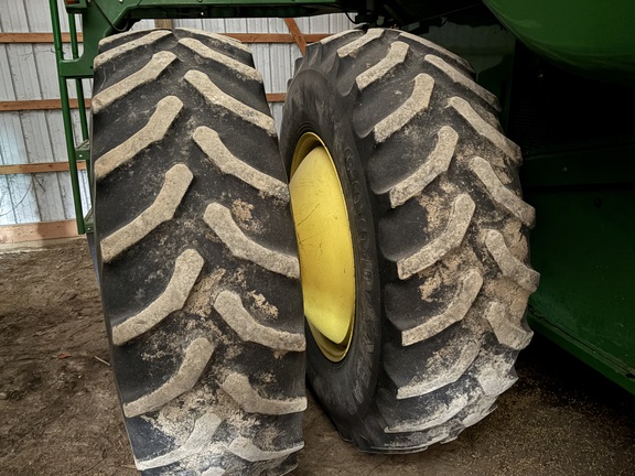 2001 John Deere 9650 STS Combine