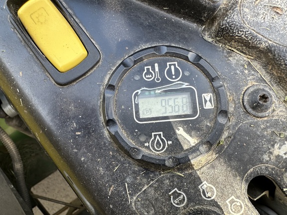 2018 John Deere Z950M Mower/Zero Turn