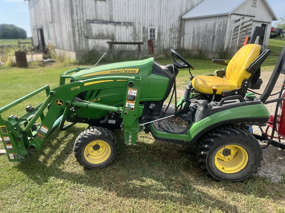 2019 John Deere 1025R Tractor Compact