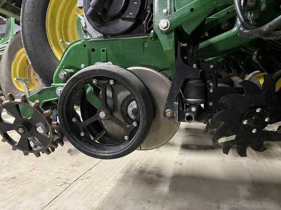 2022 John Deere 1775NT Planter