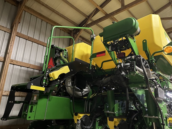 2022 John Deere 1775NT Planter