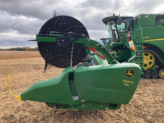 2019 John Deere 745FD Header Combine