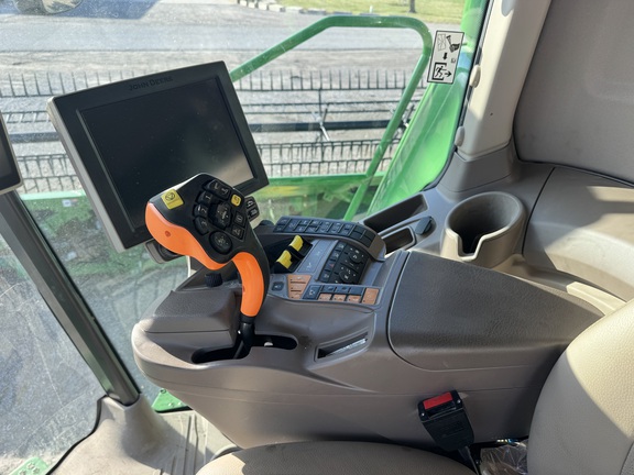 2021 John Deere S760 Combine