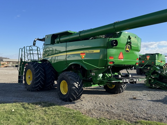 2023 John Deere S780 Combine