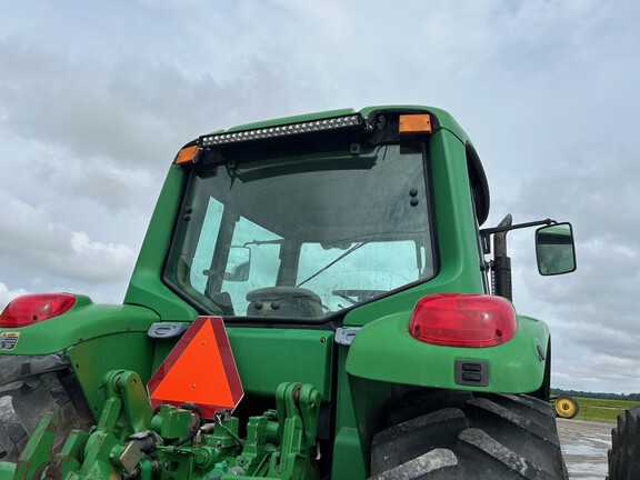 2007 John Deere 7520 Tractor