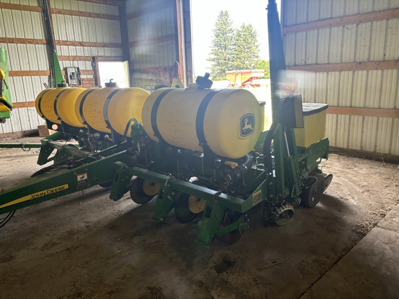 2016 John Deere 1755 Planter