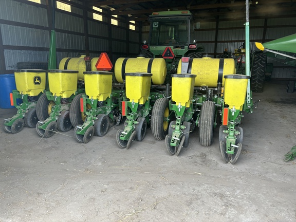 2016 John Deere 1755 Planter