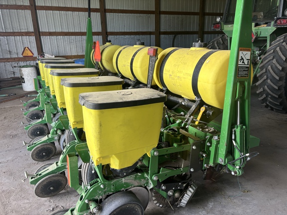 2016 John Deere 1755 Planter