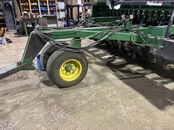 1998 John Deere 1560 Drill