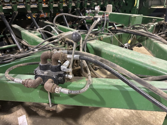 1998 John Deere 1560 Drill