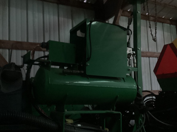 2011 John Deere 1770NT Planter