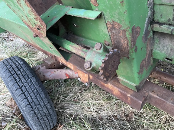 1980 John Deere 643 Header Corn Head