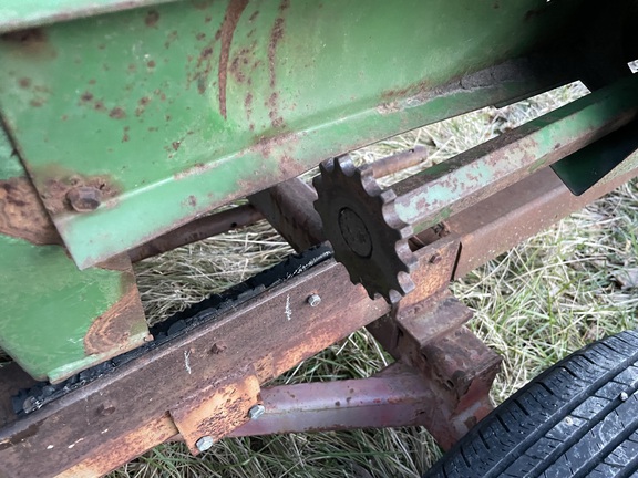 1980 John Deere 643 Header Corn Head