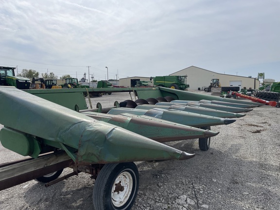 1980 John Deere 643 Header Corn Head