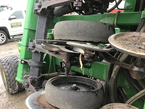 2004 John Deere 1890 Air Seeder