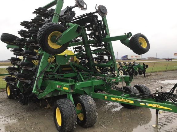 2004 John Deere 1890 Air Seeder