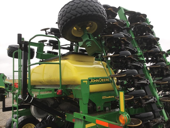 2004 John Deere 1890 Air Seeder