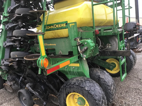 2004 John Deere 1890 Air Seeder