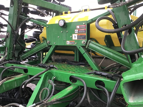 2004 John Deere 1890 Air Seeder