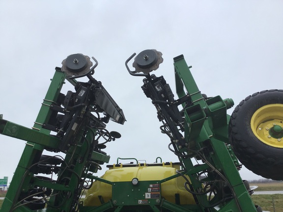 2004 John Deere 1890 Air Seeder