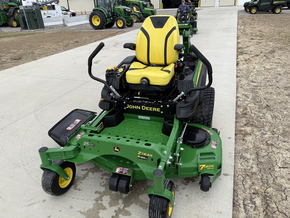 2022 John Deere Z960M Mower/Zero Turn