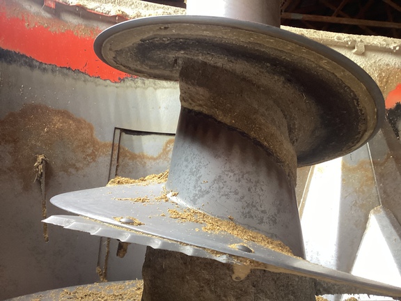 2016 Kuhn VT168 Grinder Mixer