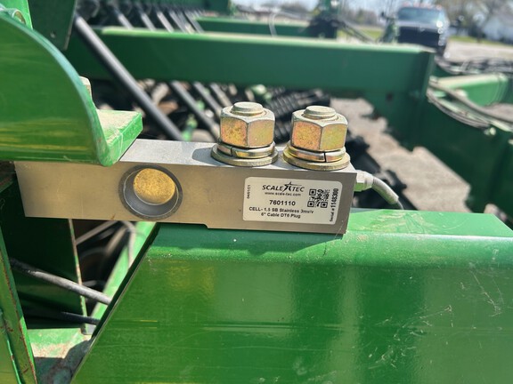 1999 John Deere 1560 Drill