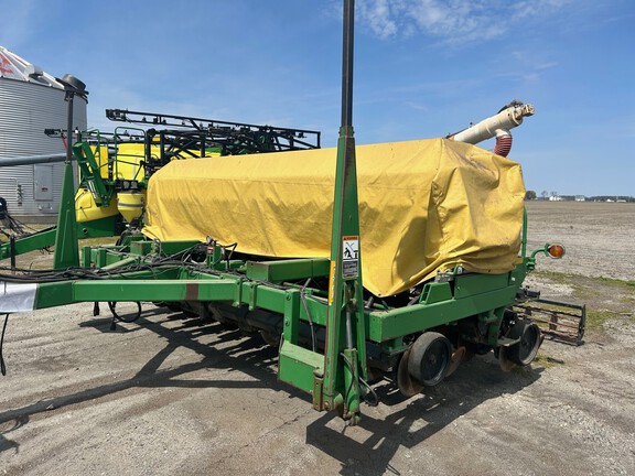 1999 John Deere 1560 Drill