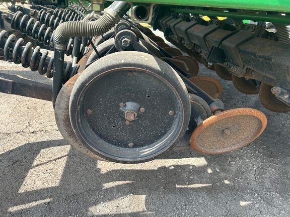 1999 John Deere 1560 Drill