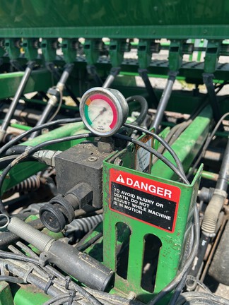 1999 John Deere 1560 Drill