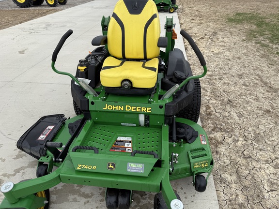 2019 John Deere Z740R Mower/Zero Turn