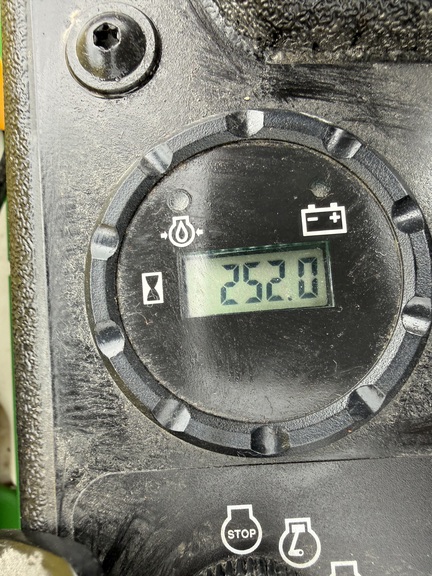 2019 John Deere Z740R Mower/Zero Turn