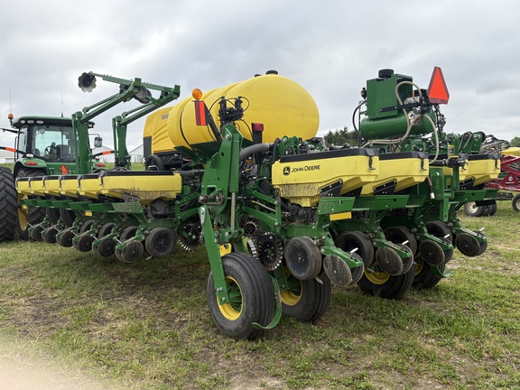 2015 John Deere 1775NT Planter