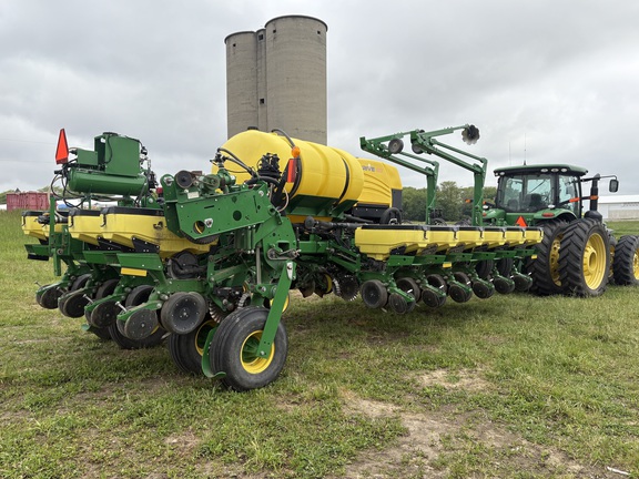 2015 John Deere 1775NT Planter