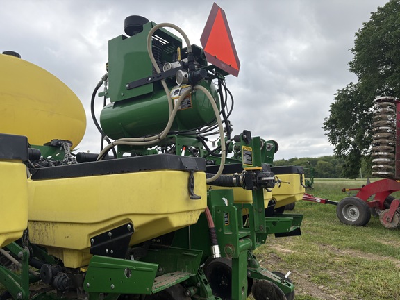 2015 John Deere 1775NT Planter