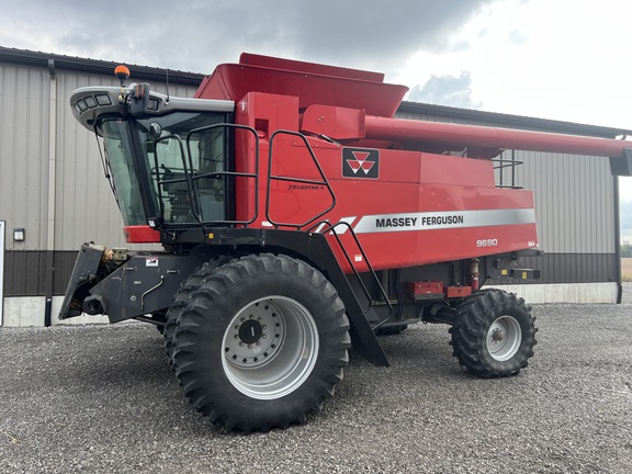 2007 Massey Ferguson 9690 Combine