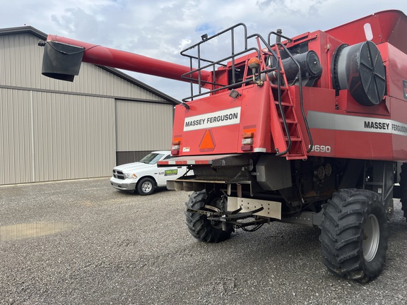 2007 Massey Ferguson 9690 Combine