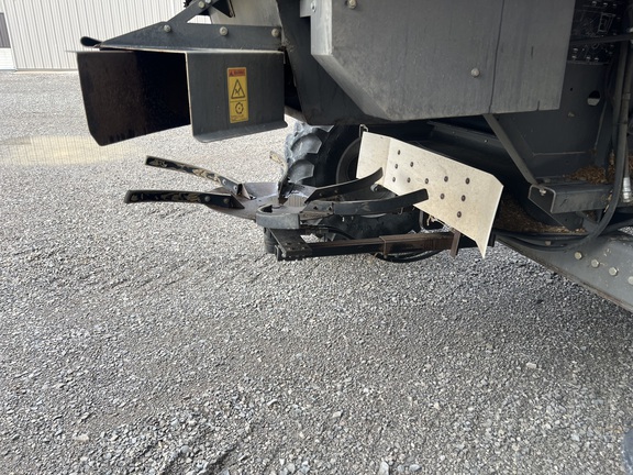 2007 Massey Ferguson 9690 Combine