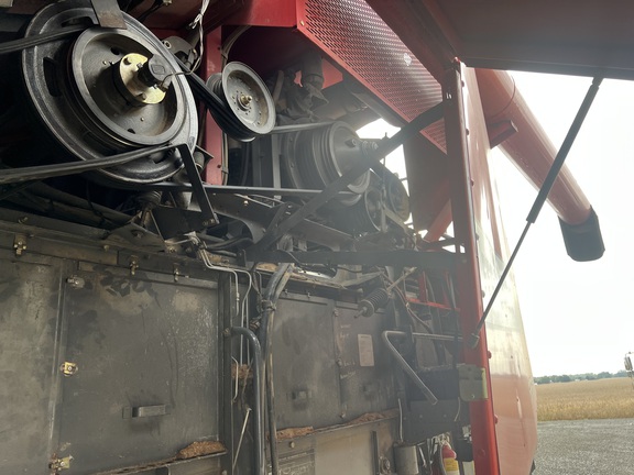 2007 Massey Ferguson 9690 Combine