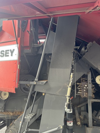2007 Massey Ferguson 9690 Combine
